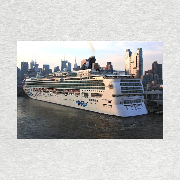 Norwegian Gem in NYC by tgass